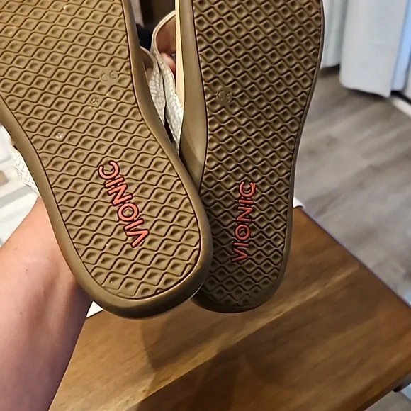 EUC Vionic flops size 9 - Picture 5 of 6